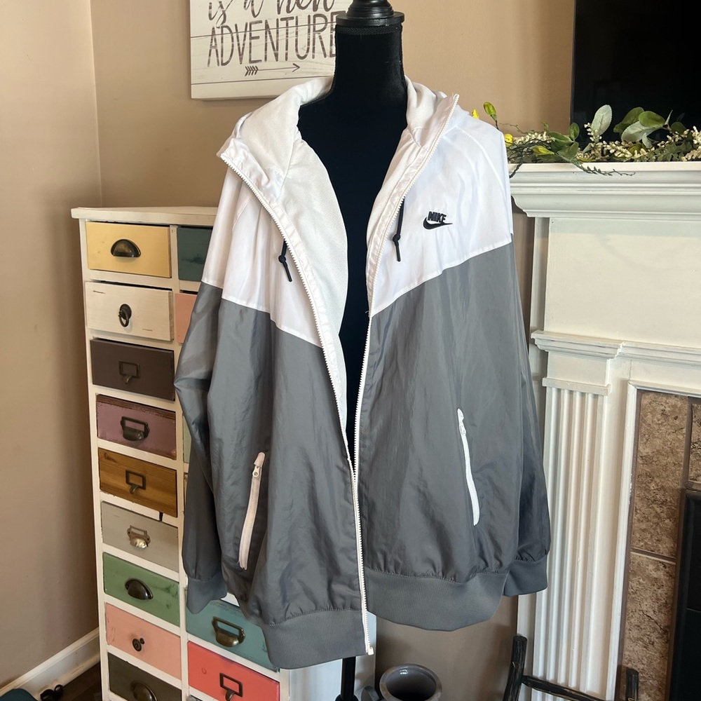 🖤 Nike Windbreaker